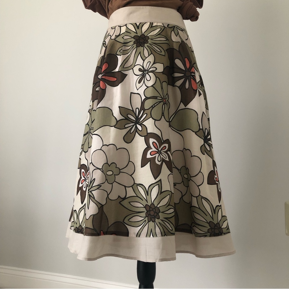 Beautiful Dorothy Bis Floral Skirt New WithTags size 6.